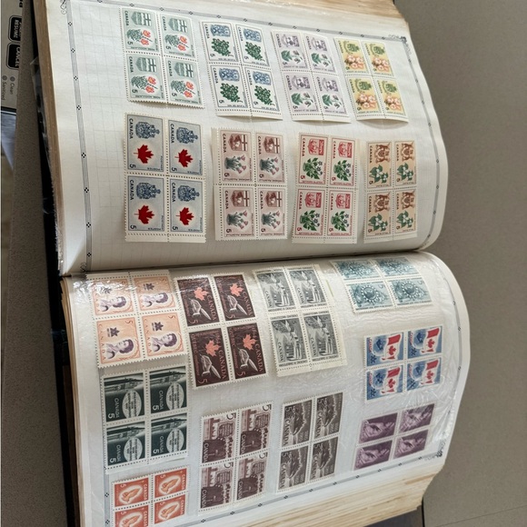 Classic Stamp Collection Album - Picture 8 of 11